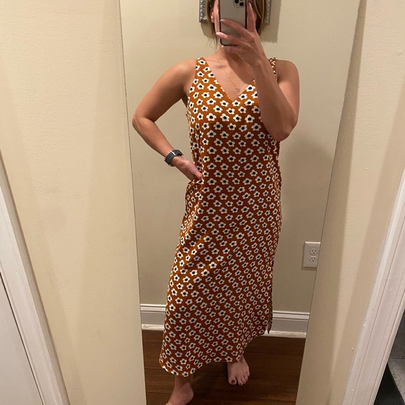 en THREAD Floral V Neck Side Slit Midi Dress NWT - Picture 7 of 13